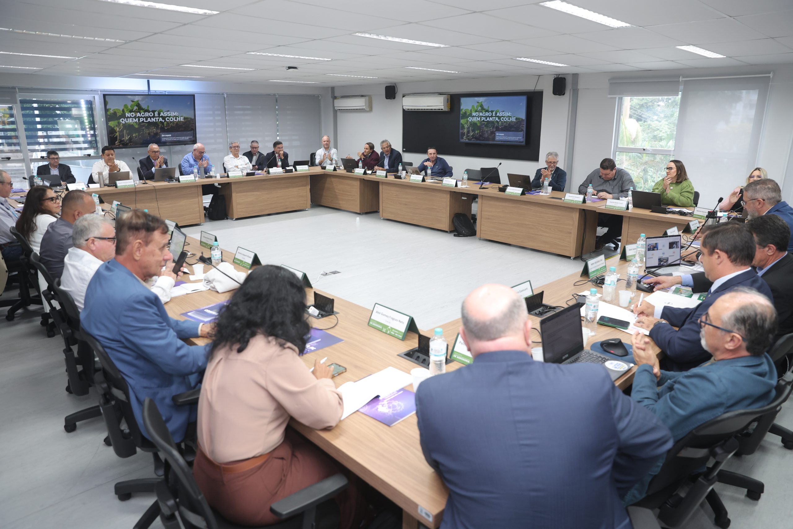 Eng. Agr. Juarez Morbini Lopes, coordenador da Agronomia do CREA-RS, participa do encontro