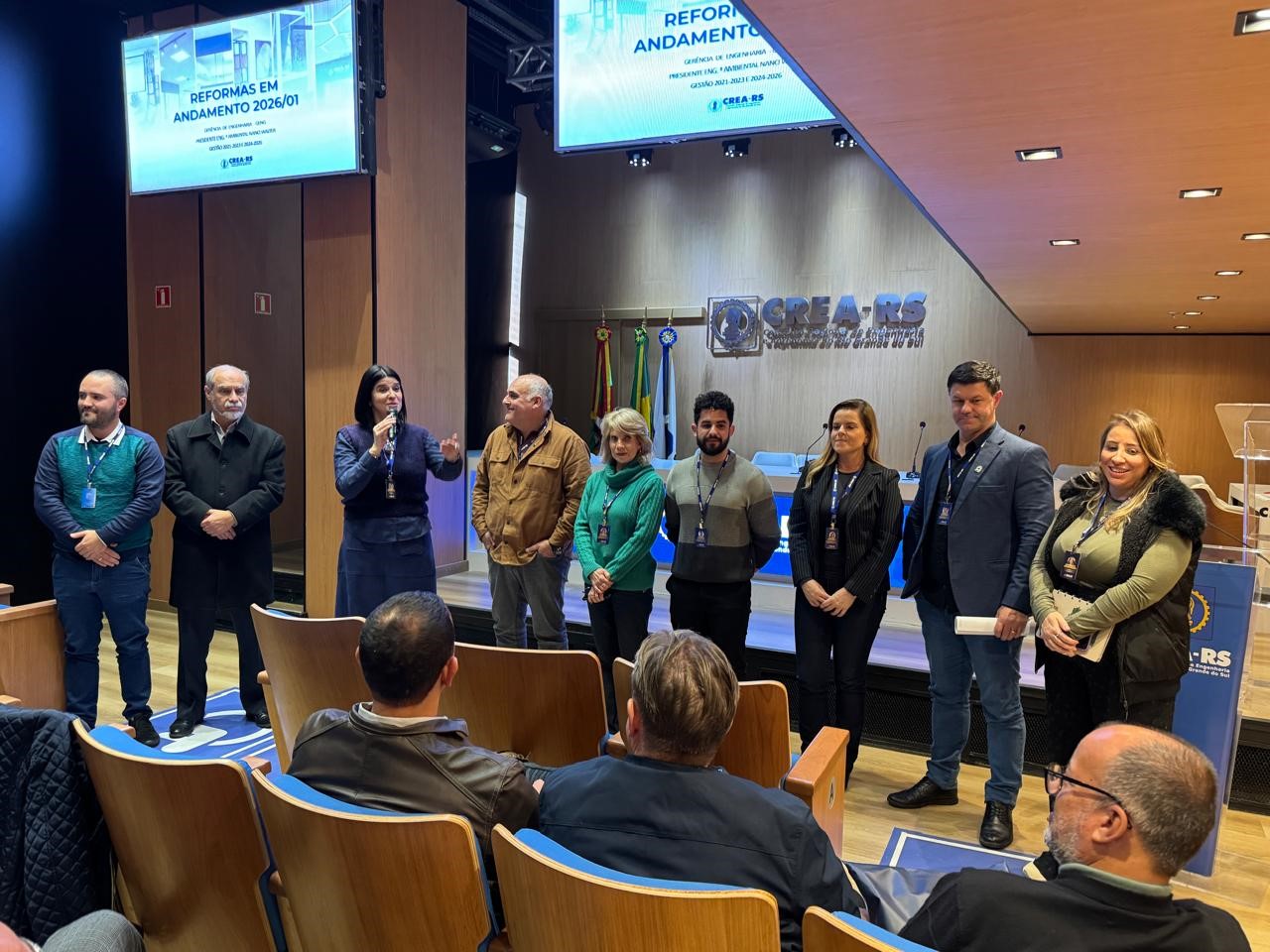 Os inspetores puderam conhecer as equipes por trás das obras
