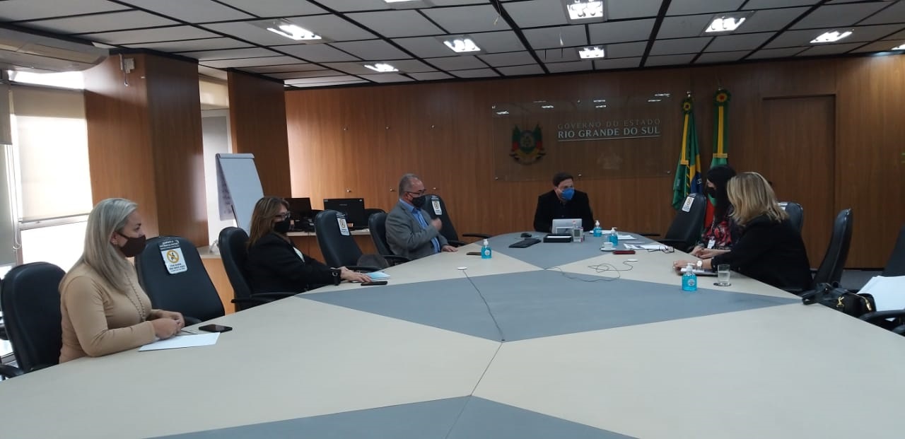 Gustavo Krause participa da reunião representando o Programa Cresce-RS