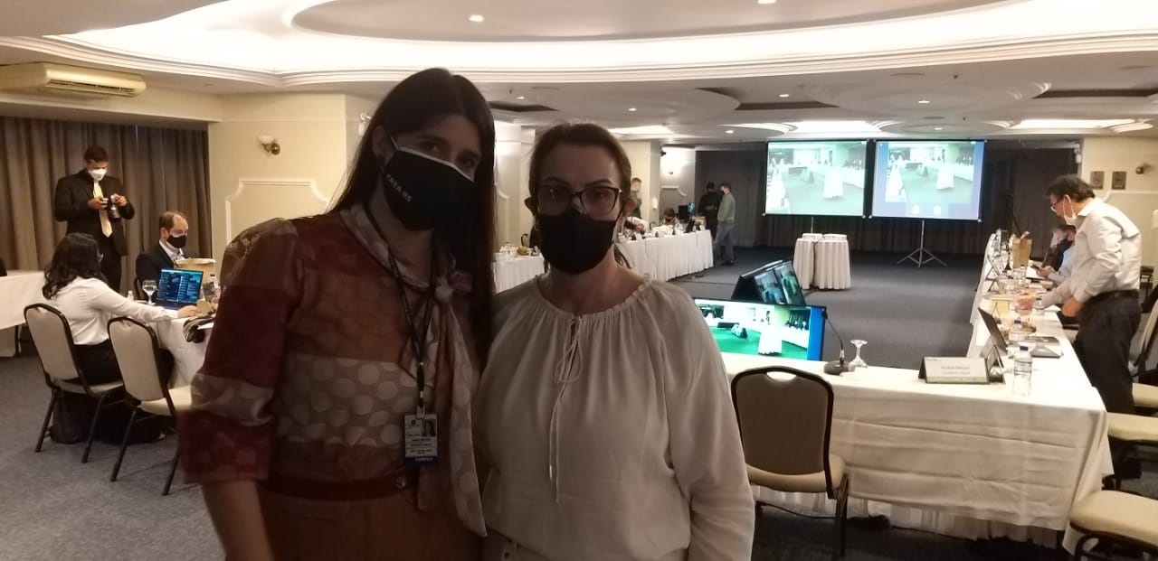 Presidente do CREA-RS, Eng. Ambiental Nanci Walter (à esq.), visita coordenadores da Agronomia em reunião