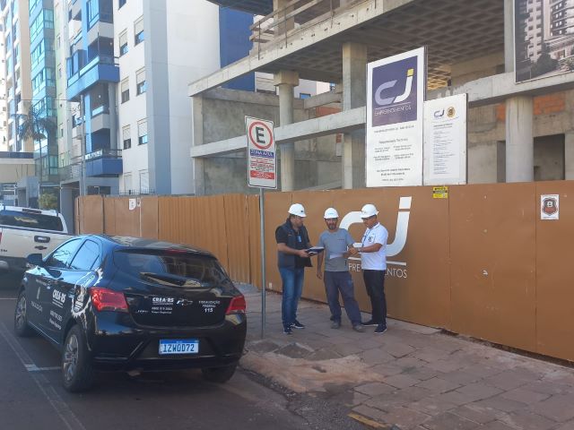 Foram visitadas 196 obras civis