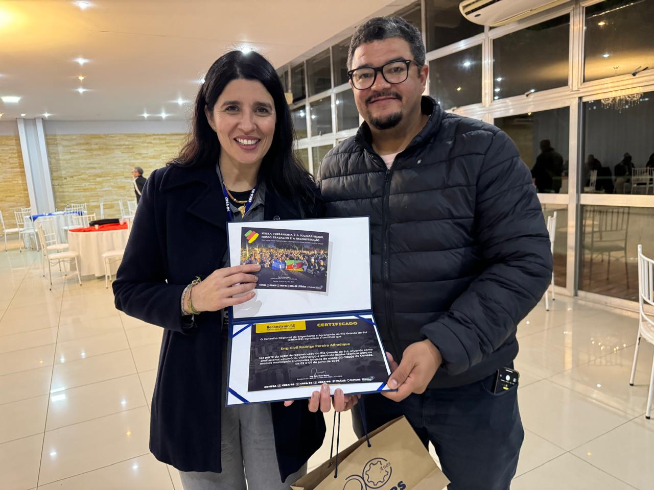 Os voluntários receberam um certificado de participação