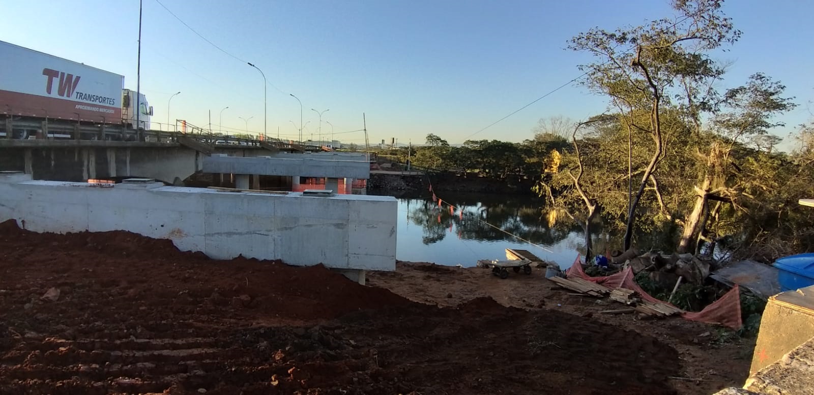 Ponte em construção